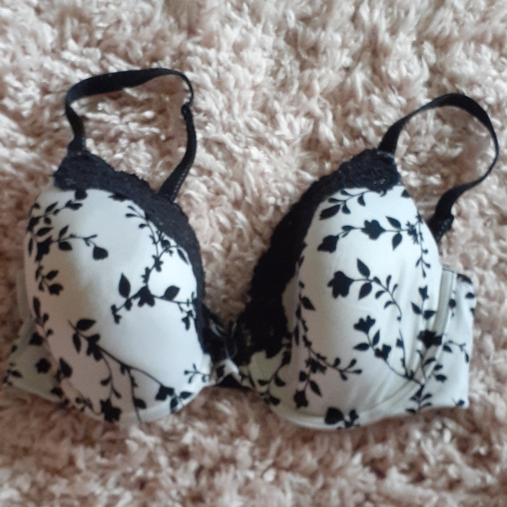Patterned bra